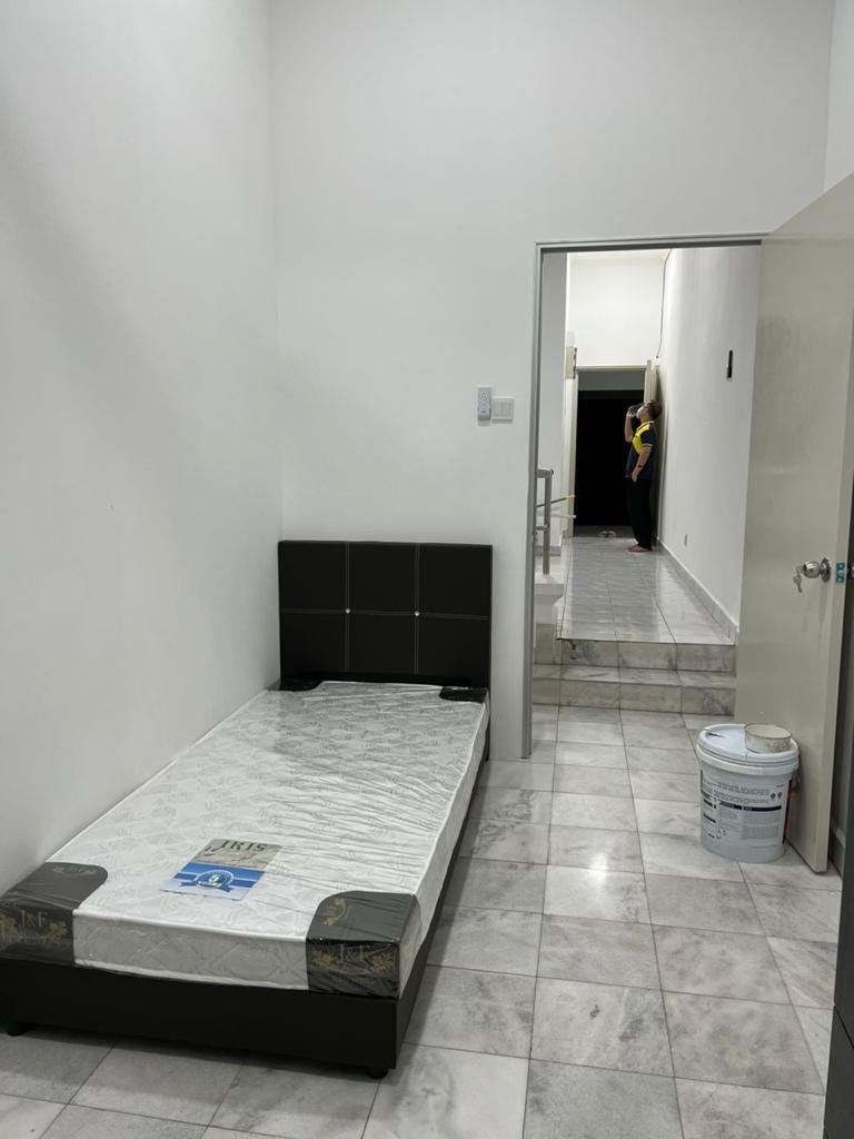 Frinza 05 - Single bedroom (Balcony) view 3