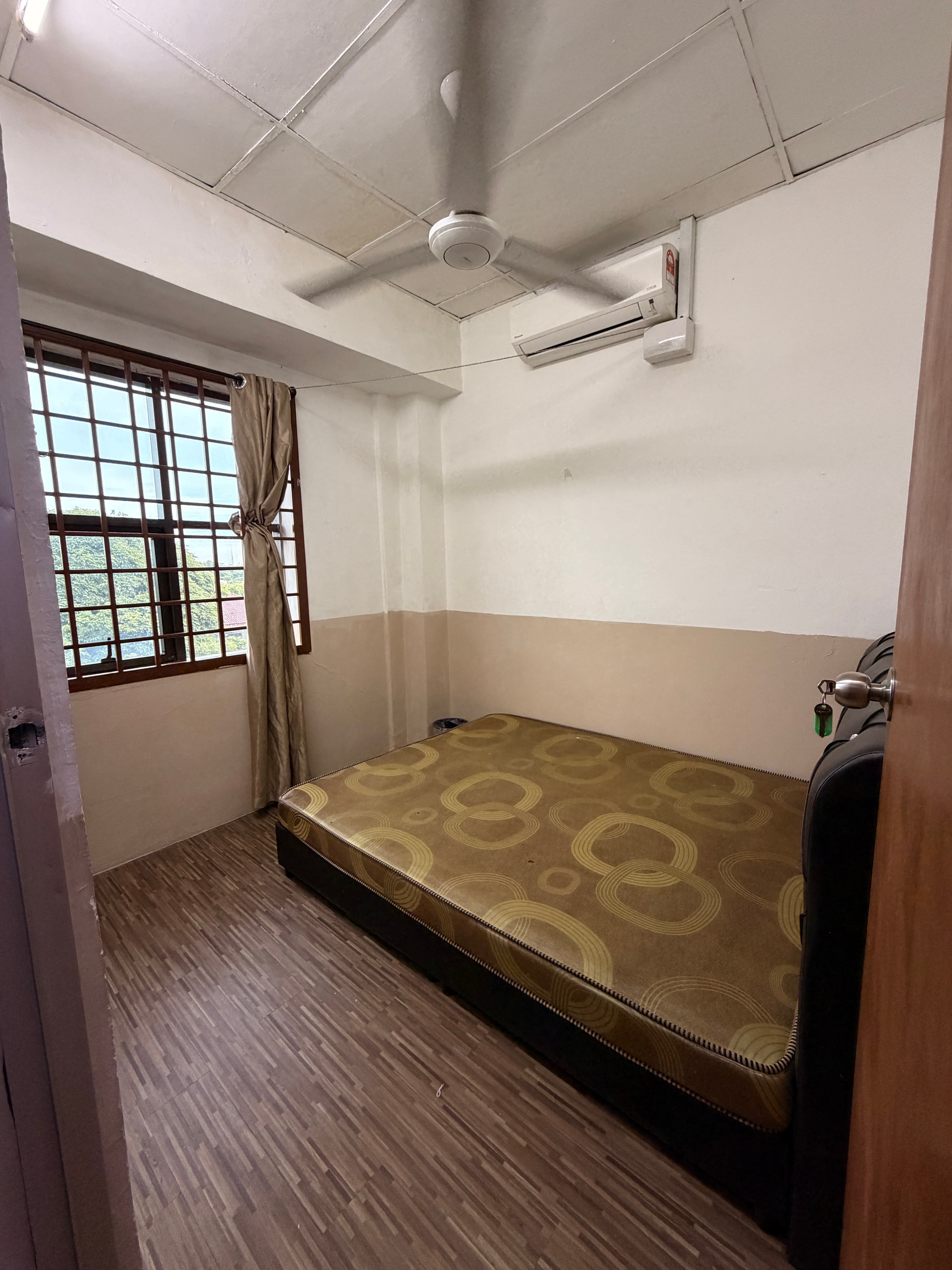 Larkin 04 - Queen bedroom (Window) with Air-conditioner