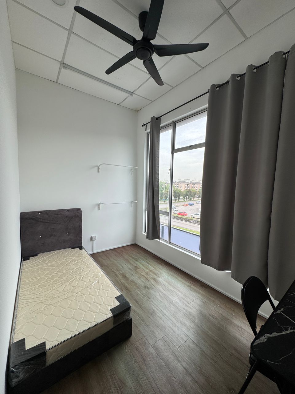 Room 01 - Single bedroom with Air-conditioner