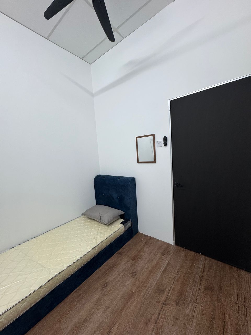 Room 02 - Single bedroom view 3